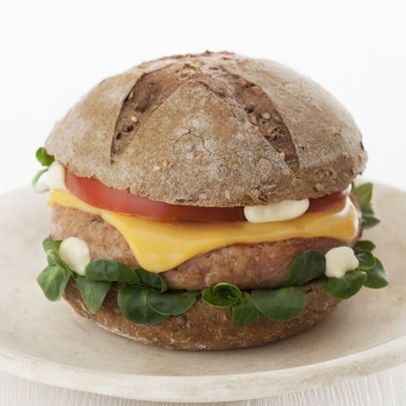 Hamburger di prosciutto cotto, pomodoro, songino, Sottilette® Burger con Cheddar