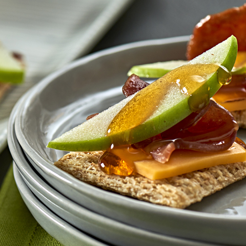 Tartelettes TRISCUIT aux pommes, bacon et cheddar 