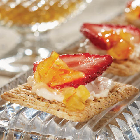 TRISCUIT Cracked Pepper "Cheesecake" Topper