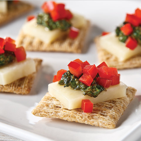 TRISCUIT Cheese & Pesto Bites