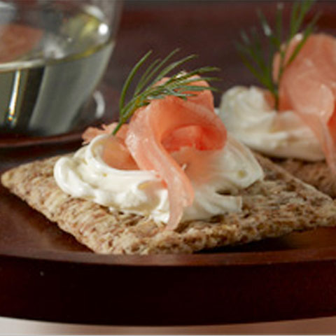 Classic Smoked Salmon & Dill Appetizers