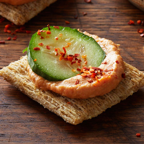 Spicy Cucumber-Hummus TRISCUIT Bites