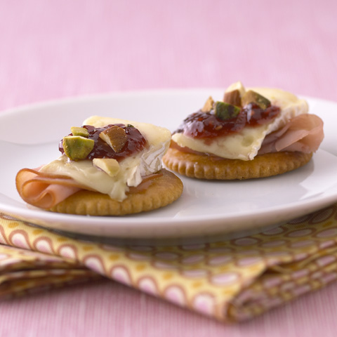 Garnitures RITZ aux framboises et au brie