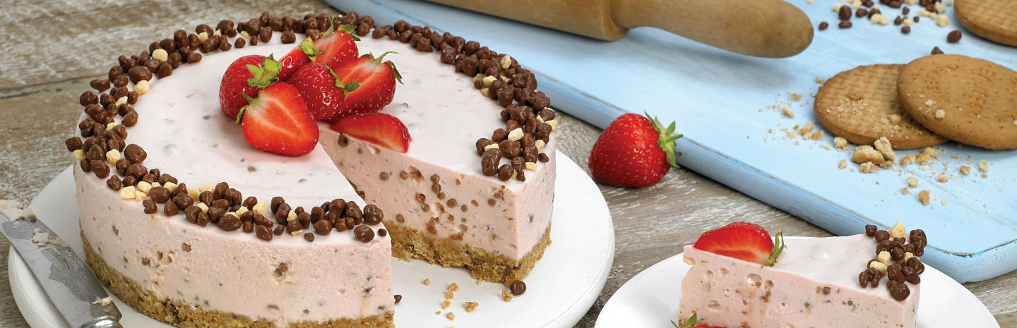 MondelezFoodservice | Strawberry and Honeycomb Cheesecake with Crunchie Bits
