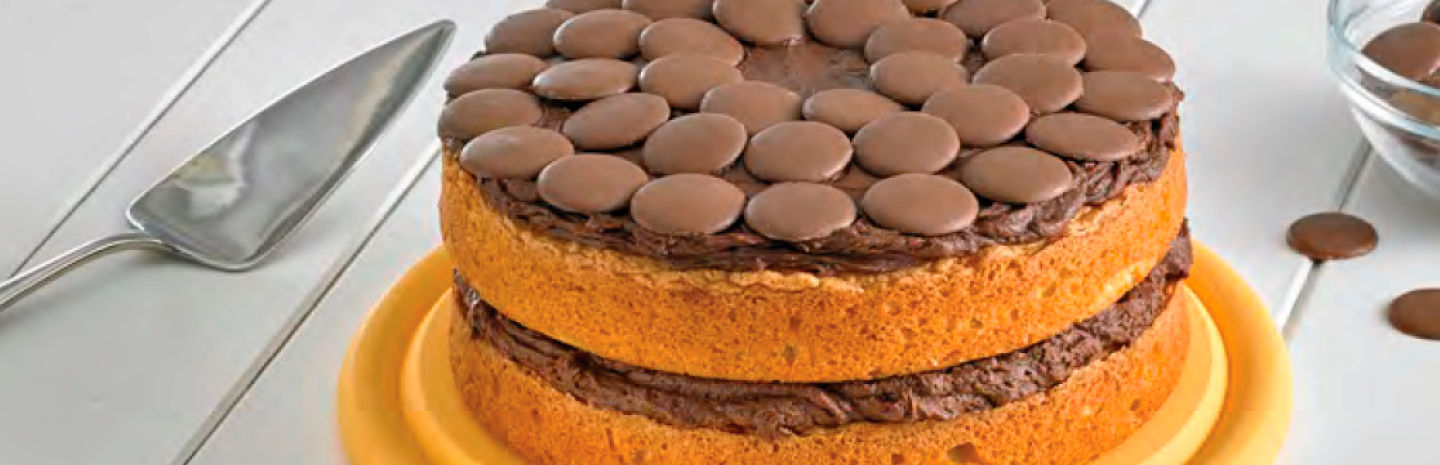 MondelezFoodservice | Cake with Cadbury Chocolate Giant Buttons