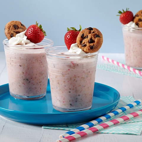 CHIPS AHOY! Strawberry Smoothie