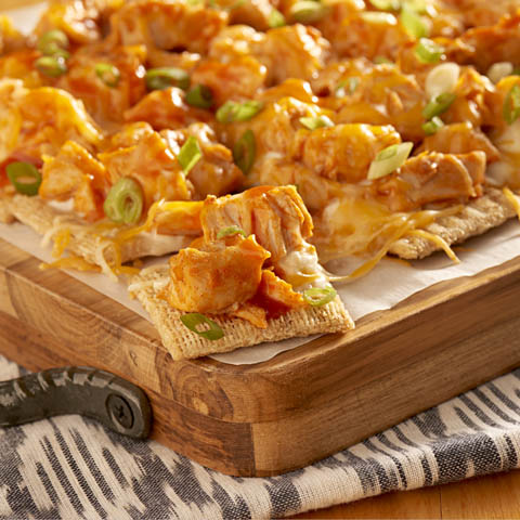 Buffalo Chicken Pull-Apart TRISCUIT "Pizza"