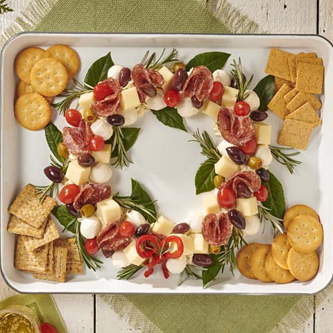 WHEAT THINS Holiday Cheese Wreath