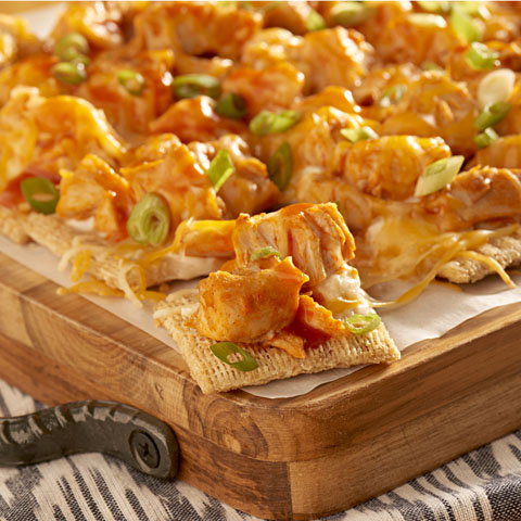 Buffalo Chicken Pull-Apart TRISCUIT "Pizza"