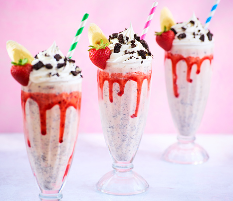 OREO PARÇACIKLI ÇİLEKLİ MUZLU MILKSHAKE