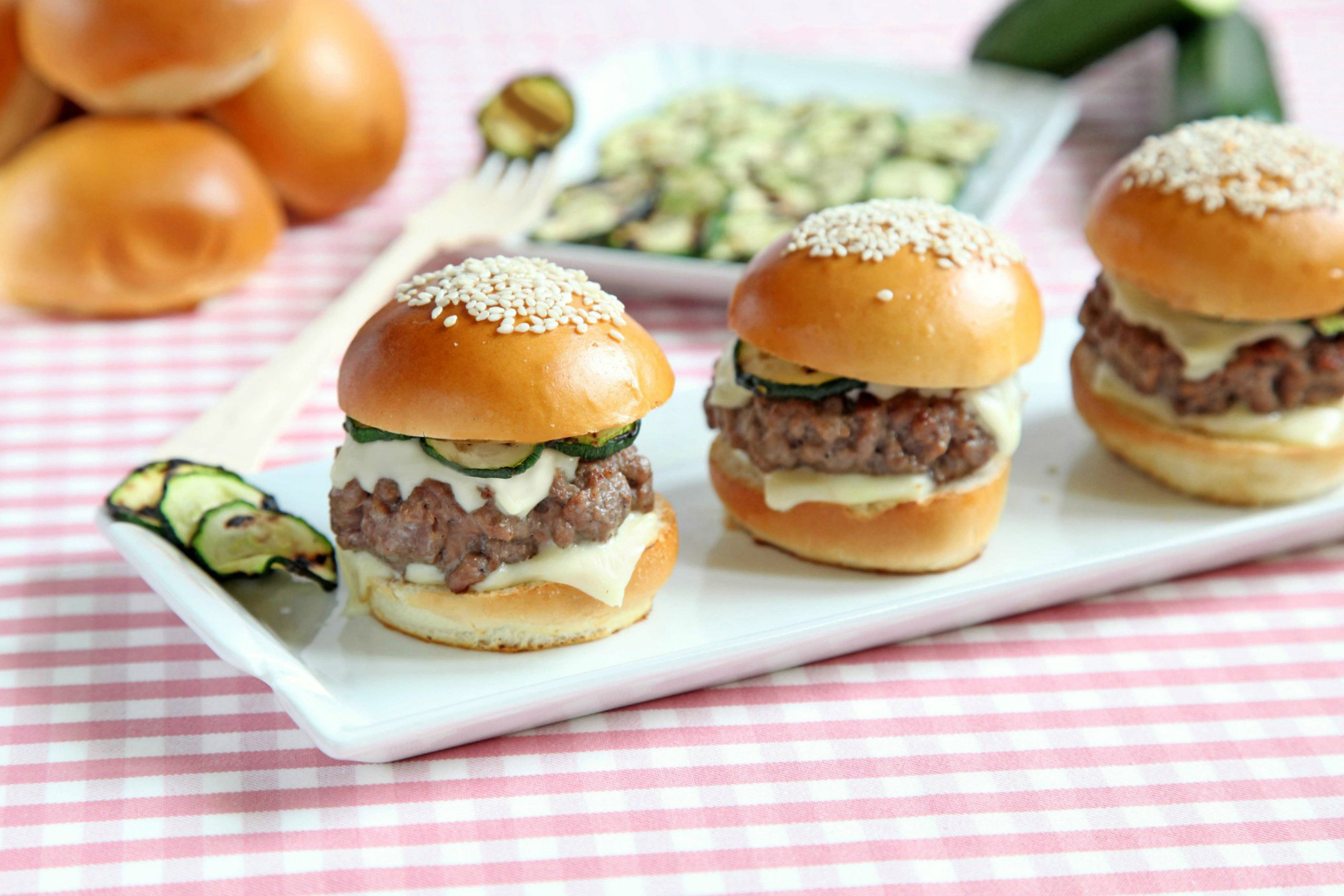 Sottilette®  Mini hamburger con zucchine grigliate