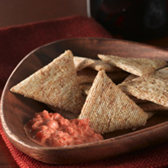 TRISCUIT avec trempette facile aux poivrons rouges 