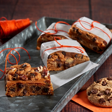 CHIPS AHOY! Pumpkin Pecan Bars