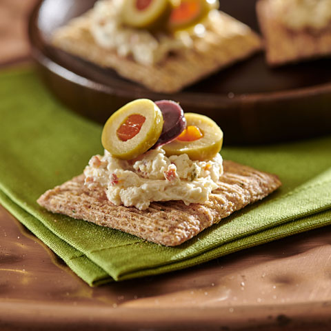 TRISCUIT avec garniture aux olives et poivron rouge rôti