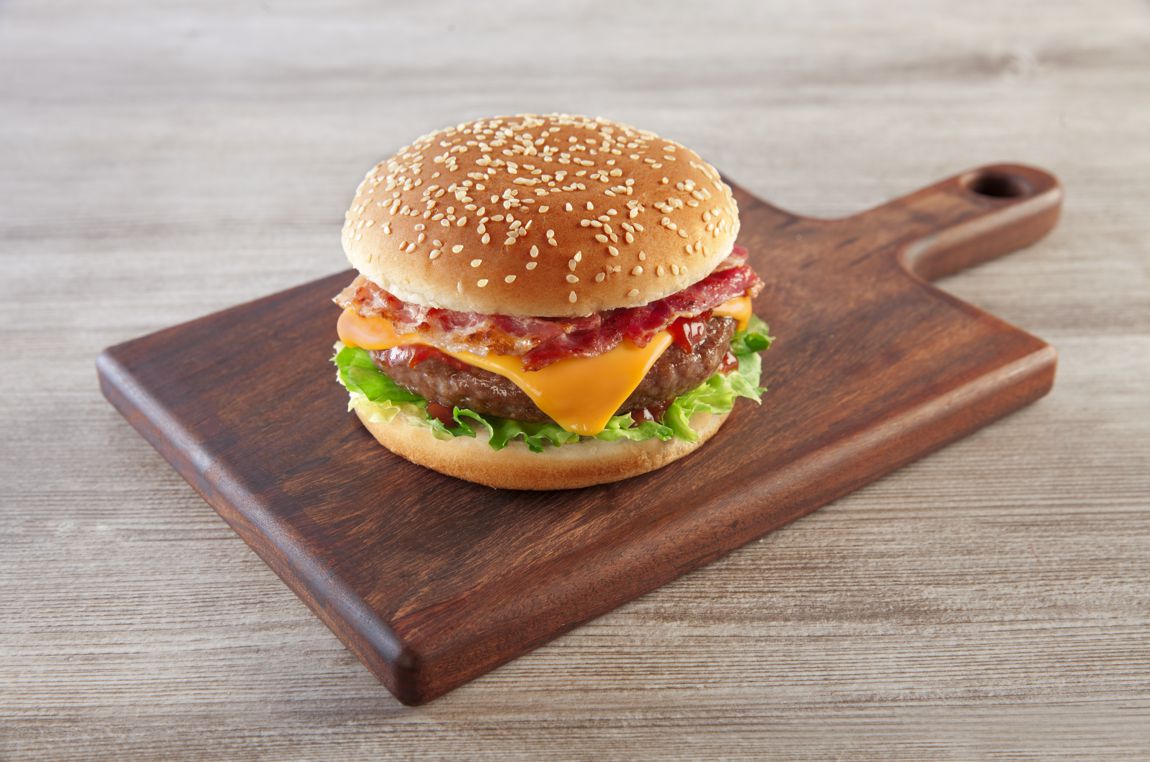Hamburger con bacon croccante e Sottilette® Burger con Cheddar