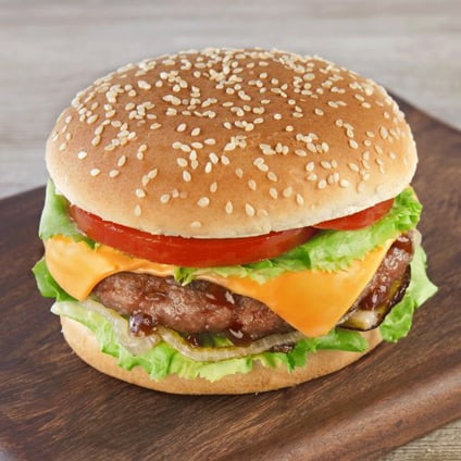 Hamburger con cipolle fritte, Sottilette® Burger con Cheddar e salsa BBQ