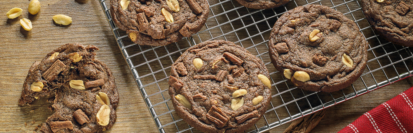 MondelezFoodservice | American Style Chewy Chocolate Peanut Cookies