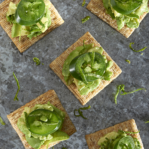 TRISCUIT avec garniture à l’avocat et aux piments jalapeños