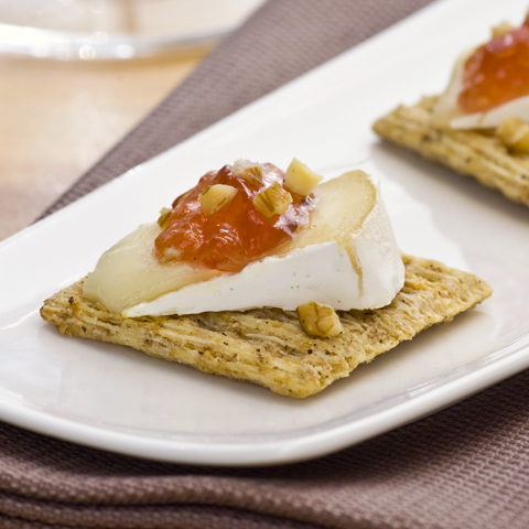 Bouchées chaudes TRISCUIT au brie et aux pacanes