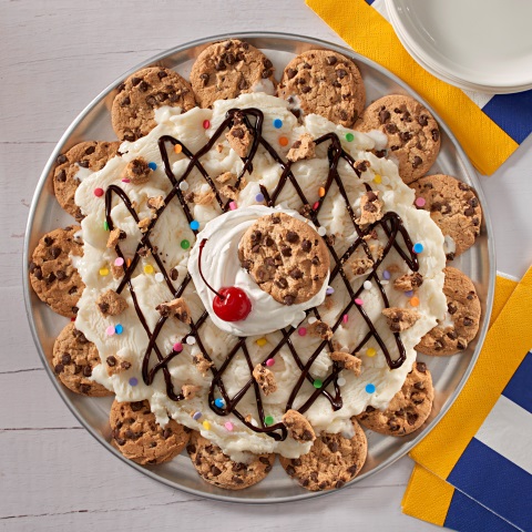 CHIPS AHOY! Ice Cream Sundae Pizza