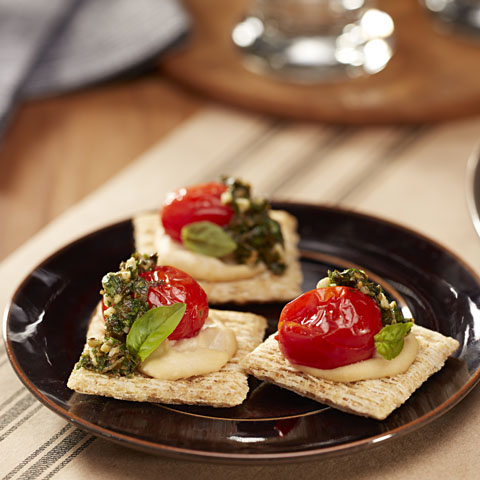 Roasted Tomato & Hummus TRISCUIT Toppers