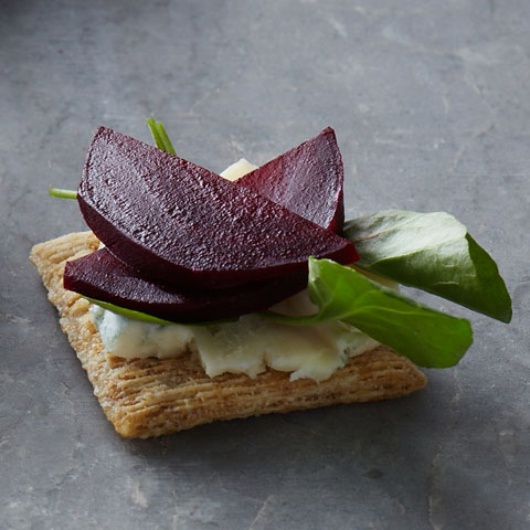 TRISCUIT Beets & Blue Toppers