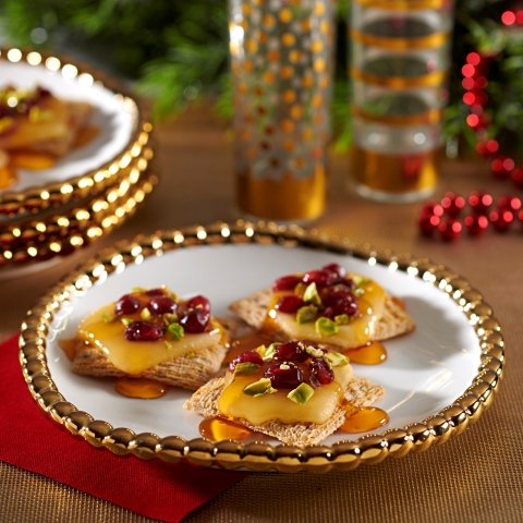 TRISCUIT Smoked Gouda and Pistachio Bites