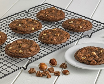 Hazelnut & Choc Cookies with Flake Pieces