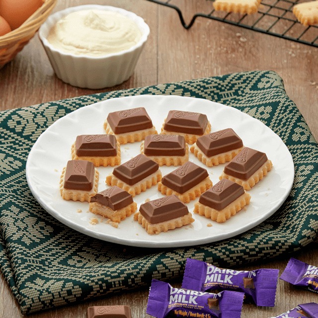 KUE TART COKELAT CADBURY