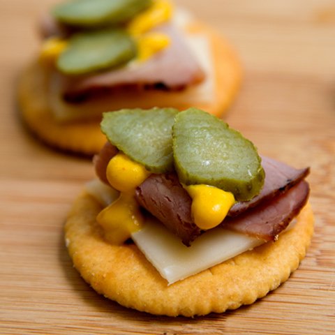 RITZ avec garniture à la viande fumée de Montréal