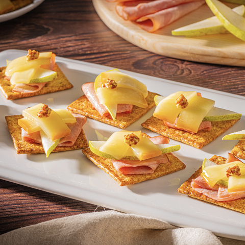 TRISCUIT Smoky Open-Face Pear, Ham & Cheese Snacks