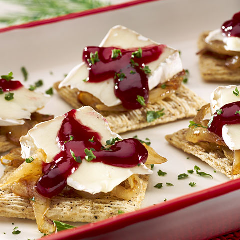 TRISCUIT Caramelized Onion, Brie & Raspberry