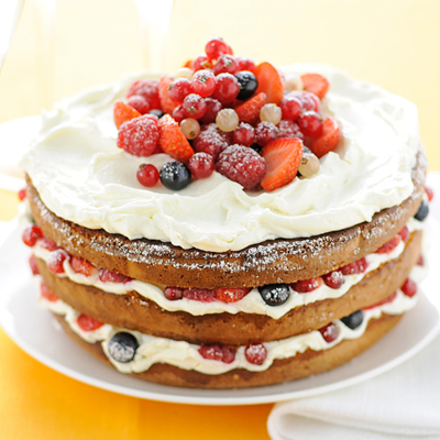 Naked-Cake mit Beeren
