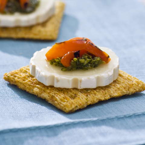 Bouchées TRISCUIT au fromage de chèvre et pesto