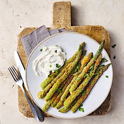 Frites d’asperges vertes avec sauce Philadelphia