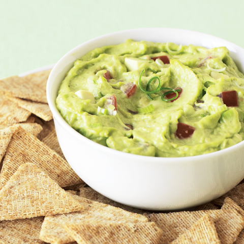 Easy Chunky Guacamole with TRISCUIT Thin Crisps