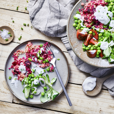 Bunte Salat-Bowl mit Philadelphia Pflanzlich Dressing