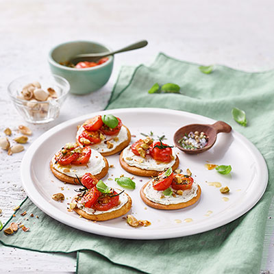 Mini pizzas avec Philadelphia Aux herbes et tomates au four