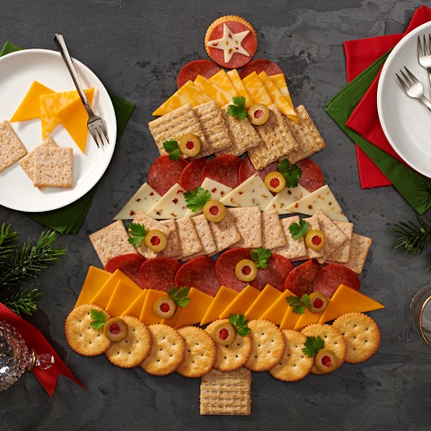Holiday Cheese and Cracker Tree