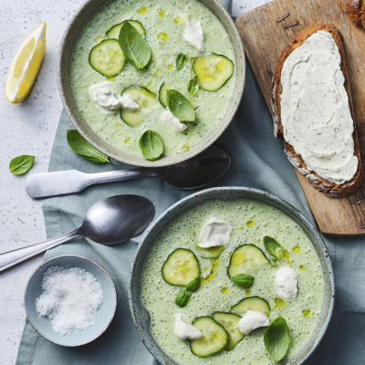 Soupe froide de concombre au Philadelphia et au basilic