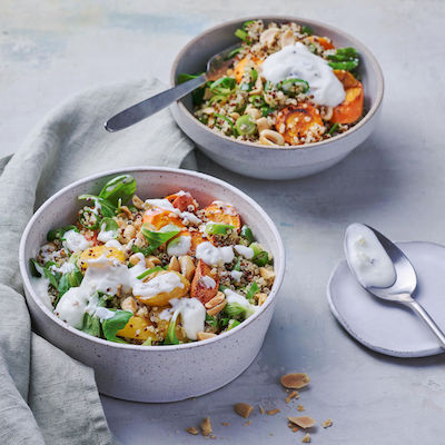 Quinoa Salat mit gerösteten Karotten, Erdnüssen und Philadelphia Dressing