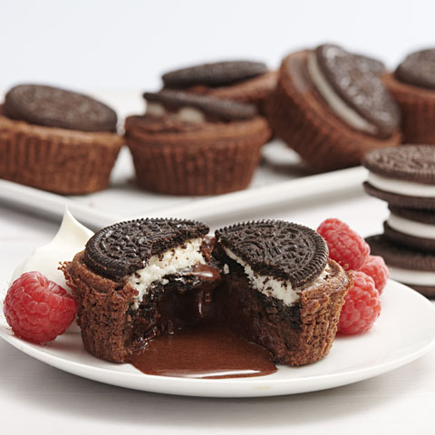 Air Fryer Chocolate Lava Cake: by AirFryerRecipes.com
