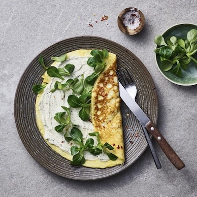 Schnelles Omelette mit Philadelphia und Feldsalat