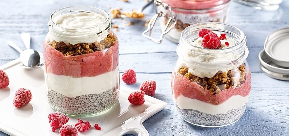 MondelezFoodservice | Philadelphia mit Chiasamen, Bananen, Beeren und Granola-Müsli