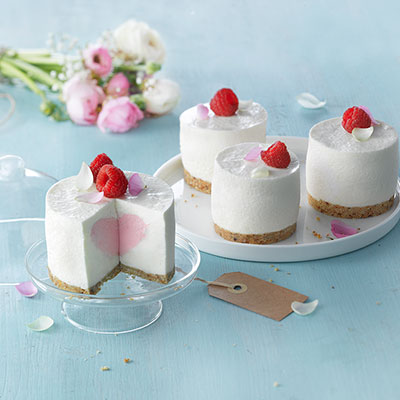 Cheesecakes à la rose, aux framboises et au Philadelphia