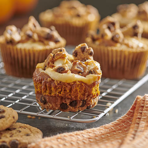 CHIPS AHOY!-Pumpkin Cheesecake Swirl Muffins