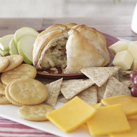 TRISCUIT Stuffed Brie Platter