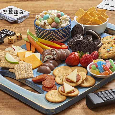 Plateau de grignotines pour soirée de jeu en famille