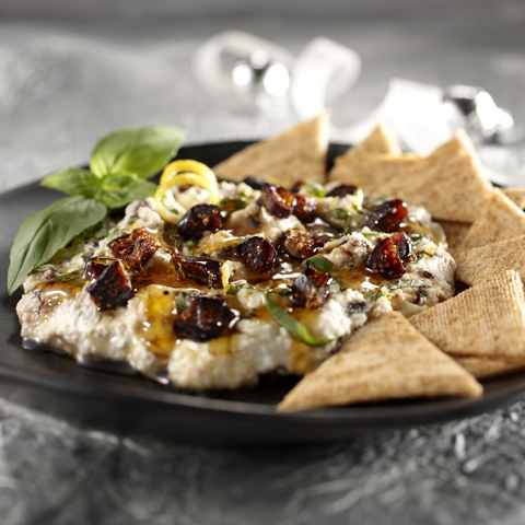 TRISCUIT avec tartinade citron-ricotta et garnitures de figues, miel et basilic