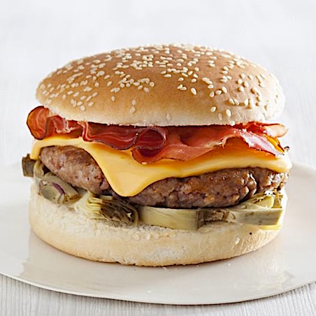 Hamburger con svizzera di vitello, carciofi e speck croccante e Sottilette® Burger con Cheddar